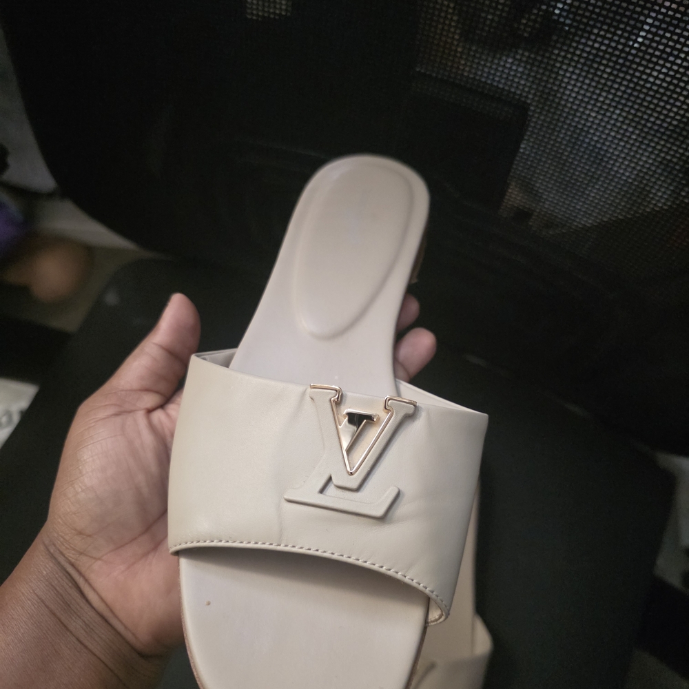 Louis Vuitton Cream Slide Sandals with Gold LV Accent - Picture 4 of 7